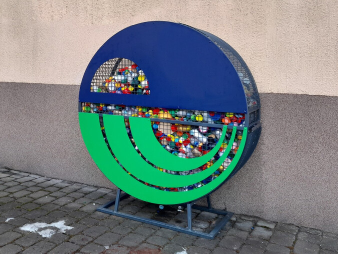 Gdzie ustawić pojemnik na nakrętki? Trwa głosowanie - grafika