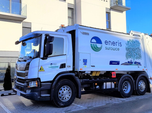 Altvater kupił osiem nowych ekologicznych aut  - grafika