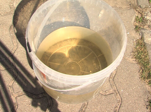 Taka woda płynęła z kranów w gminie Lubasz  - grafika