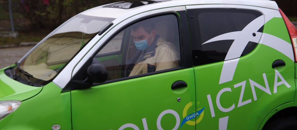 Elektryczne auto dostali studenci PUSS