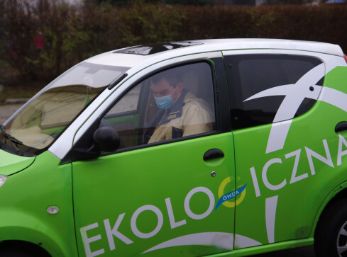Elektryczne auto dostali studenci PUSS  - grafika