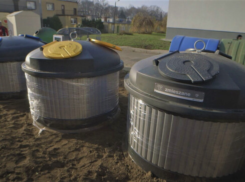 Nietypowe - półpodziemne pojemniki na śmieci  - grafika