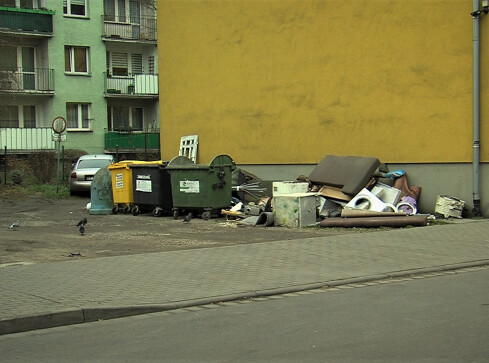 Nierozwiązany problem śmieci wielkogabarytowych w Pile - grafika