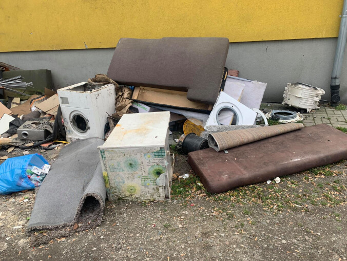 Śmietnik przy al. Niepodległości w Pile  - grafika