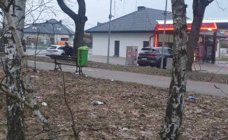 Nad Zalewem "kwitną" śmieci