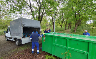 Sprzątanie Gwdy na Święto Ziemi