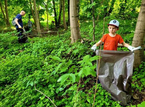 Posprzątali okolice Zakopiańskiej nad Gwdą  - grafika