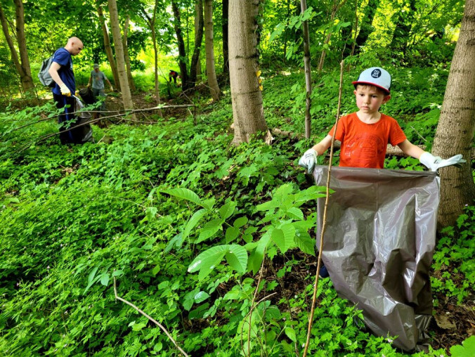 Posprzątali okolice Zakopiańskiej nad Gwdą  - grafika