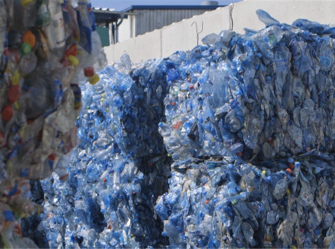 Zgniatajmy butelki - apeluje Altvater  - grafika