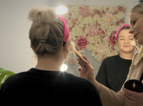 Kosmetyczki i fryzjerki z Ukrainy zdominowały pilski rynek? [UKR] - grafika