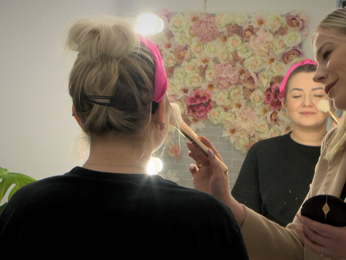 Kosmetyczki i fryzjerki z Ukrainy zdominowały pilski rynek? [UKR] - grafika