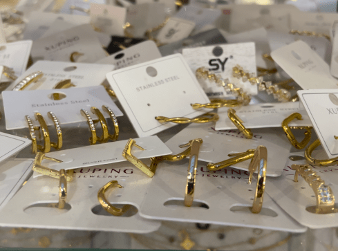 Rolex żąda dopłaty za podróbki. Uwaga na zakupy w sieci  - grafika