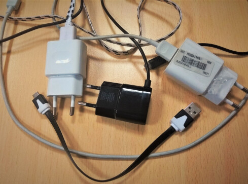 UOKiK: co trzecia ładowarka do telefonu nie spełnia wymogów  - grafika