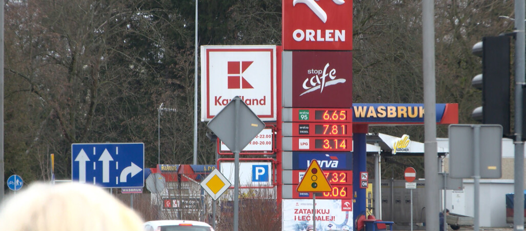 O co chodzi z cenami paliwa? Opozycja atakuje Orlen. Prezes Obajtek odpowiada