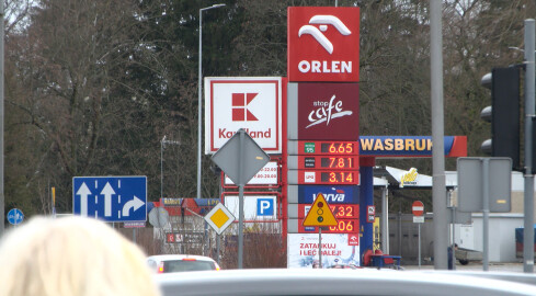 O co chodzi z cenami paliwa? Opozycja atakuje Orlen. Prezes Obajtek od - grafika