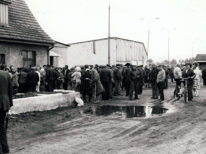 Pilskie BWA szuka fotografii i ulotek z lat 80-tych  - grafika