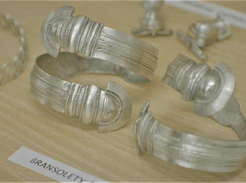 Skarby w pilskich lasach. Archeolodzy pokazali grób księżniczki  - grafika