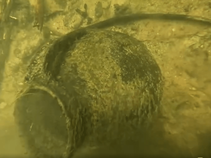 XV-wieczny dzban na dnie Gwdy  - grafika