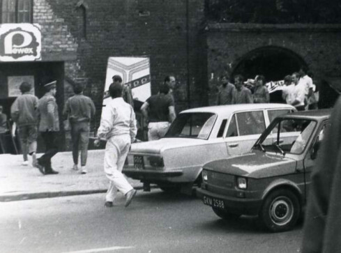 "Pomyślałam sobie: stanę. I stanęłam". 43. rocznica podpisania Po - grafika