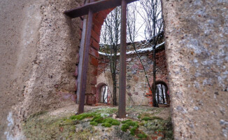 Zima odsłoniła XIX-wieczny grobowiec Żychlińskich