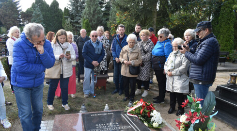 Gorzowianie odwiedzili grób prezydenta Gorzowa i Piły  - grafika