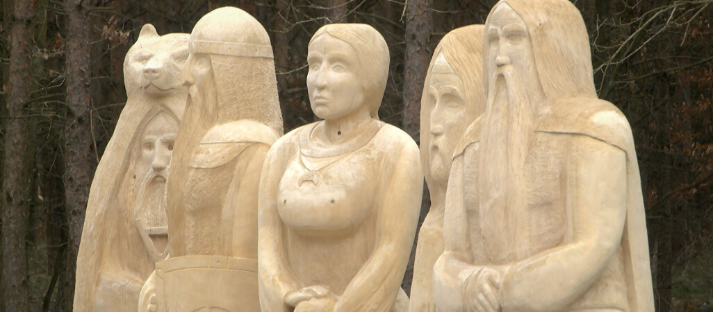 Posagi Walesa, Trzygłowa, Swarożyca i Peruna oraz bogini Mokosz na Gontyńcu