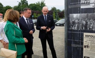 Plenerowa wystawa o Poznańskim Czerwcu na pl. Staszica 