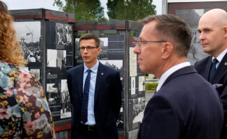 Plenerowa wystawa o Poznańskim Czerwcu na pl. Staszica 