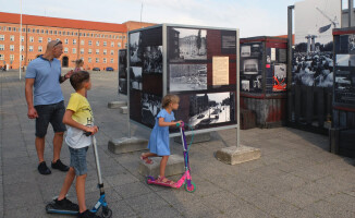 Plenerowa wystawa o Poznańskim Czerwcu na pl. Staszica 