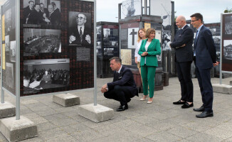 Plenerowa wystawa o Poznańskim Czerwcu na pl. Staszica 