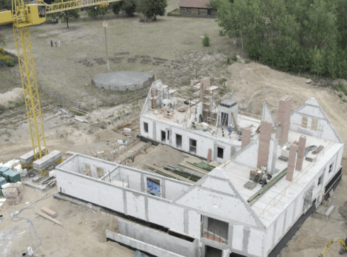 Trwa budowa zajazdu w skansenie w Osieku  - grafika