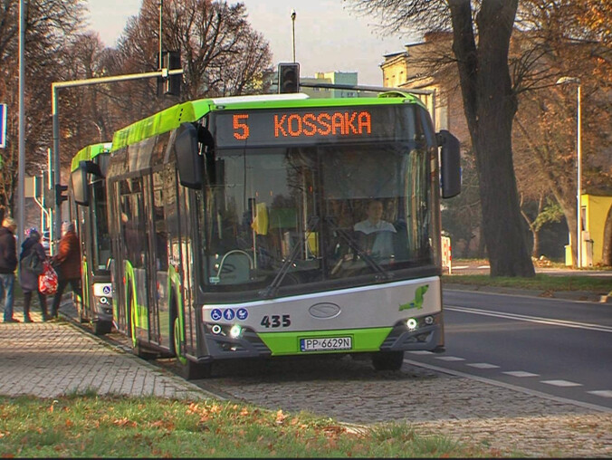 Siedem hybryd jeździ już po Pile  - grafika