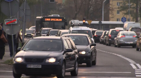 Bezpłatne autobusy na cmentarz i zmiany w ruchu  - grafika
