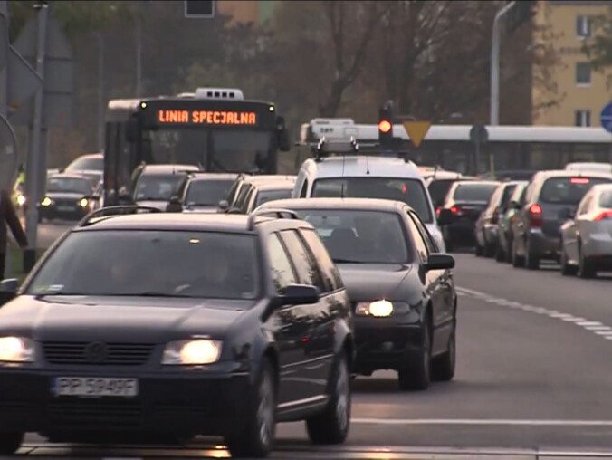 Bezpłatne autobusy na cmentarz i zmiany w ruchu  - grafika