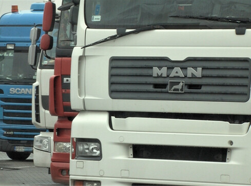 Złodzieje ukradli dwie ciężarówki  - grafika