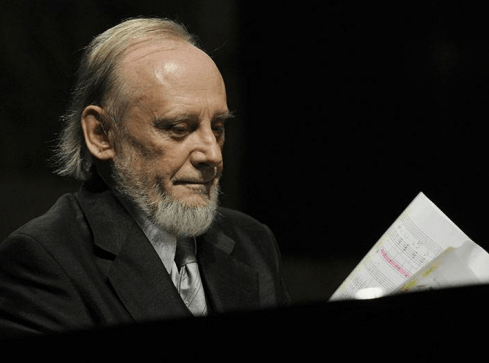 Włodzimierz Nahorny wystąpi w ogrodzie Muzeum Staszica  - grafika