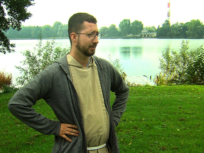 Brat Maciej z Wałcza buduje studnię w Afryce  - grafika