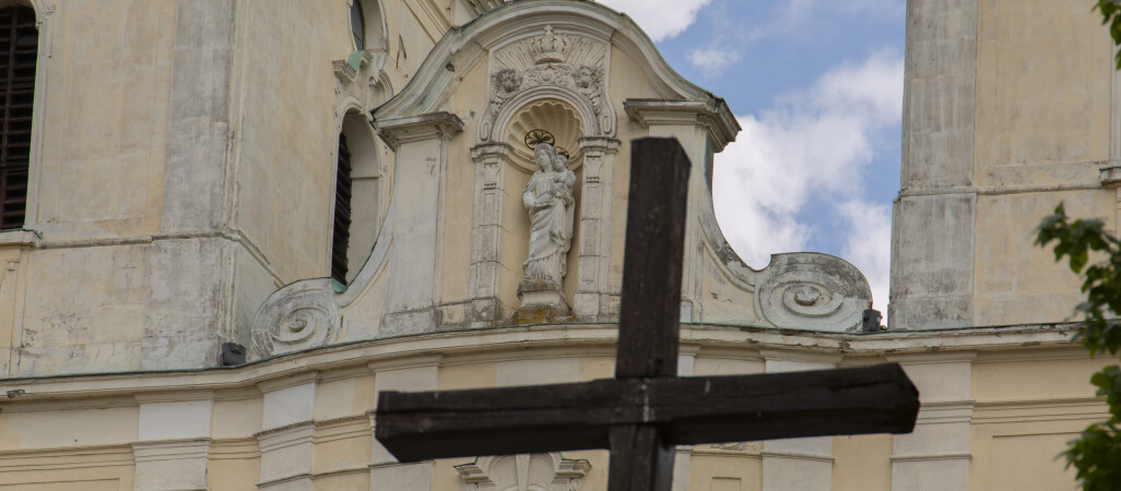 Coraz mniej uczniów na religii. Ojciec Rydzyk apeluje o "pilnowanie dyrektorów"