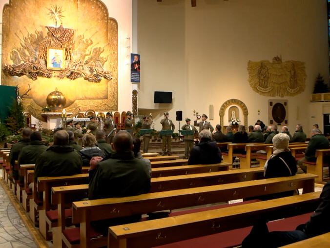 Coraz mniej osób chodzi do kościoła. Również w naszym regionie - grafika