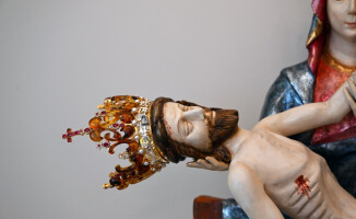 Nowe bursztynowe korony dla skrzatuskiej Piety 