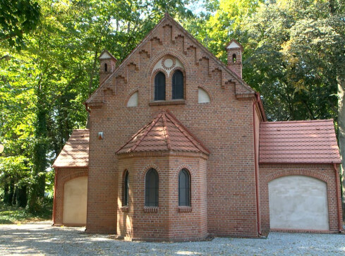 Ponad stuletnia kaplica ewangelicka jak nowa  - grafika