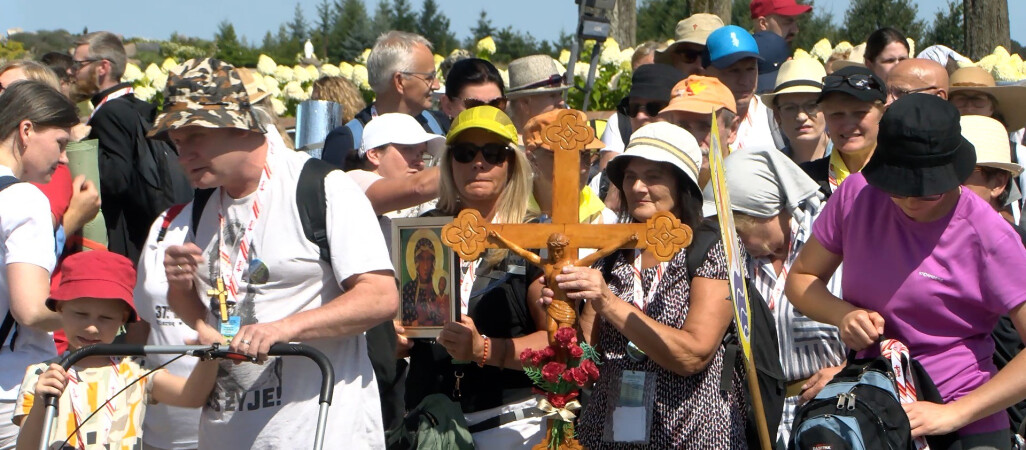 Pielgrzymi wyruszyli ze Skrzatusza. Idą na Jasną Górę