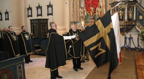 Wojownicy, niewolnicy i rycerze w kościele katolickim  - grafika