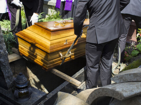 Czy ksiądz może odmówić pogrzebu z katolickim obrzędem? - grafika