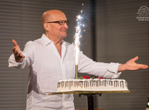Wojciech Pszoniak w RCK w Pile obchodził 50-lecie pracy artystycznej - grafika