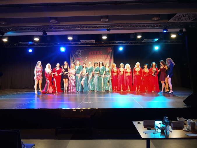 Zespół Bellyor Dance z Piły na podium  - grafika