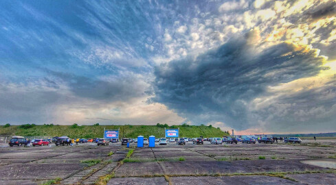 Kino samochodowe na pilskim lotnisku już w ten weekend - grafika