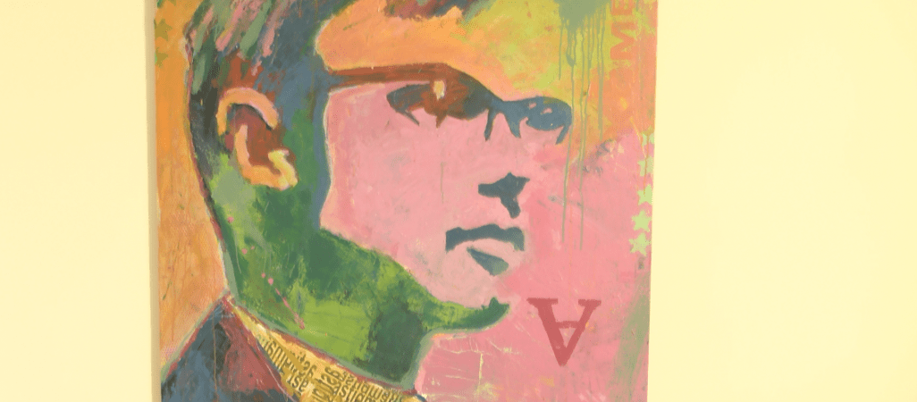 Obrazy w szkole muzycznej. Ze ścian patrzą Komeda i Hendrix