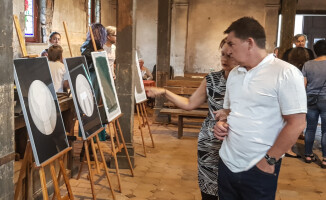 Mandale Małgorzaty Białej w starym kościele 