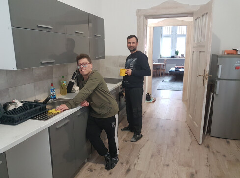 Adam i Robert z Na Górze uczą się samodzielności  - grafika